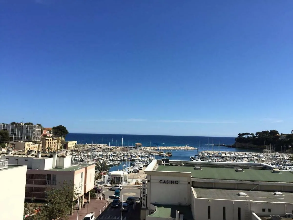 Appartement Vue Sur Mer A 180 ° Carry-le-Rouet 0*,  France